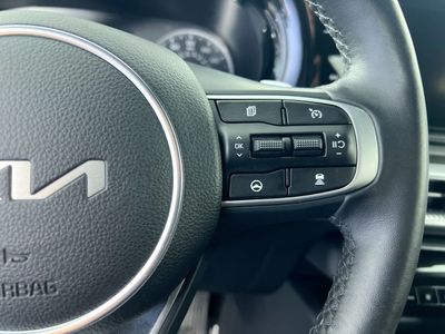 2023 Kia K5 - Photo 17