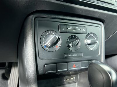 2018 Volkswagen Beetle - Photo 24