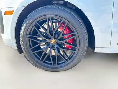2024 Porsche Macan - Photo 42