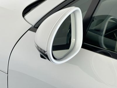 2024 Porsche Macan - Photo 10