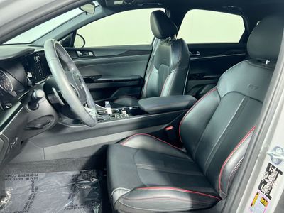 2023 Kia K5 - Photo 12