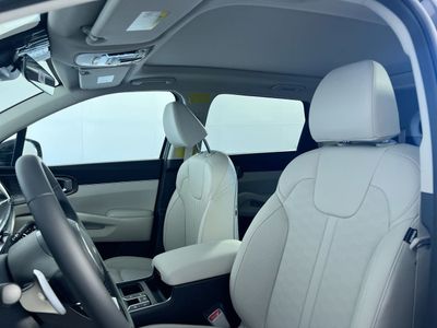 2026 Kia Sorento Hybrid - Photo 13