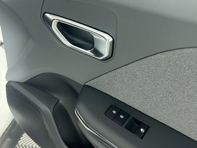 2025 Kia K4 - Photo 32