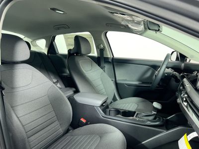 2025 Kia K4 - Photo 31