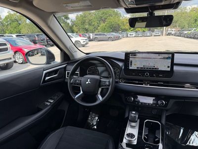 2025 Mitsubishi Outlander - Photo 34