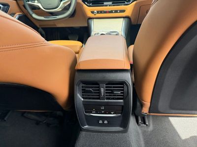 2025 BMW 3 Series - Photo 33