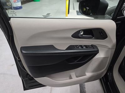 2023 Chrysler Pacifica - Photo 13