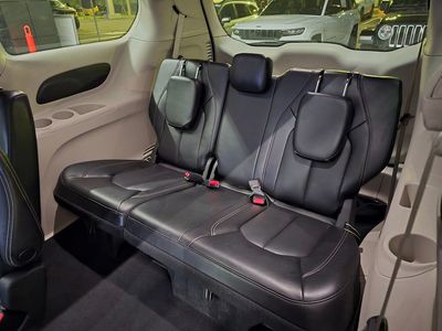 2023 Chrysler Pacifica - Photo 29