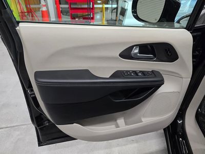 2024 Chrysler Pacifica - Photo 13