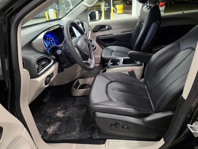 2024 Chrysler Pacifica - Photo 16