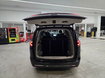 2024 Chrysler Pacifica - Photo 38