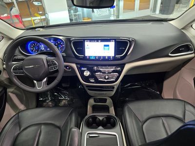 2024 Chrysler Pacifica - Photo 35