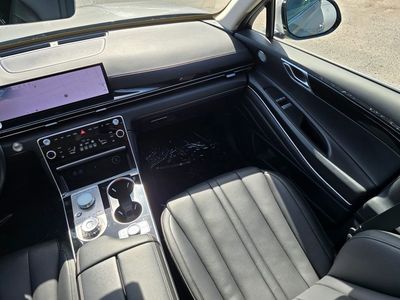 2025 Genesis GV80 - Photo 37
