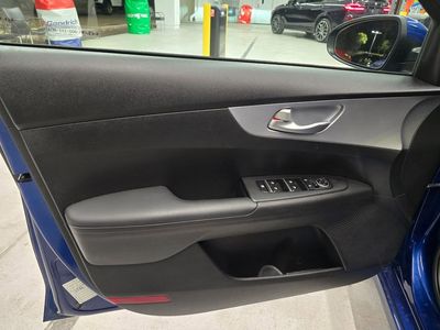 2023 Kia Forte - Photo 13
