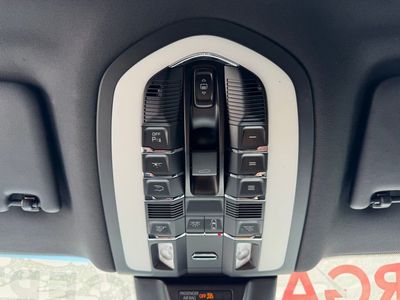 2021 Porsche Macan - Photo 27