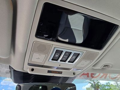 2025 Land Rover Discovery - Photo 32