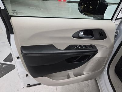 2024 Chrysler Pacifica - Photo 13