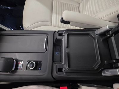 2025 Land Rover Discovery - Photo 26