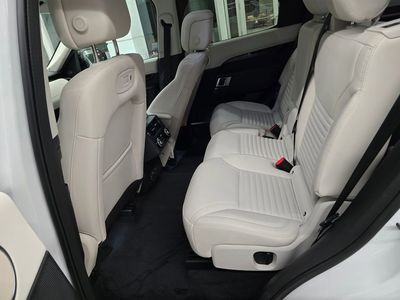 2025 Land Rover Discovery - Photo 32