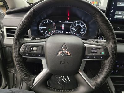 2025 Mitsubishi Outlander - Photo 18