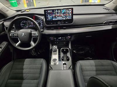 2025 Mitsubishi Outlander - Photo 37