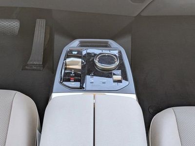 2023 BMW iX - Photo 22