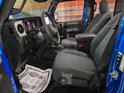 2025 Jeep Wrangler - Photo 18
