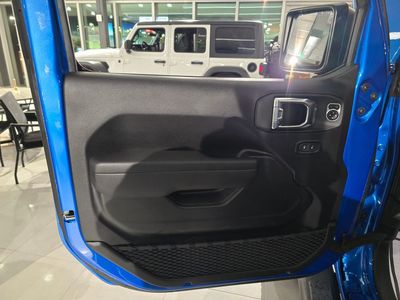 2025 Jeep Wrangler - Photo 15