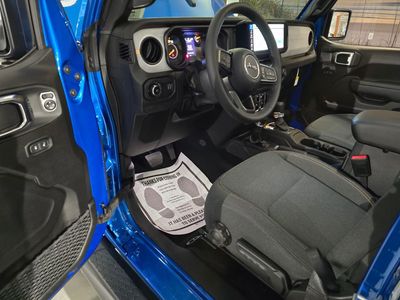 2025 Jeep Wrangler - Photo 17