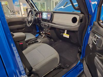 2025 Jeep Wrangler - Photo 32
