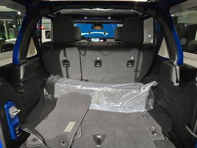 2025 Jeep Wrangler - Photo 38