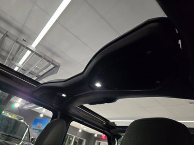 2025 Jeep Wrangler - Photo 36