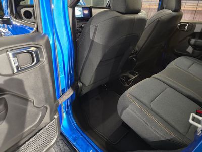 2025 Jeep Wrangler - Photo 30