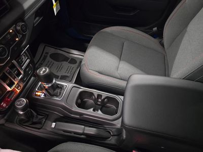 2026 Jeep Wrangler - Photo 27