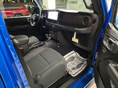 2026 Jeep Wrangler - Photo 33