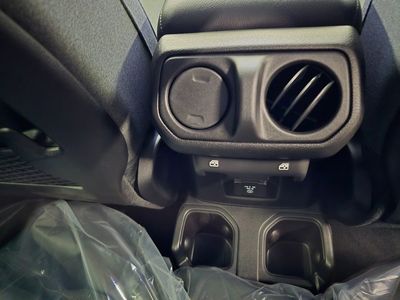 2026 Jeep Wrangler - Photo 35