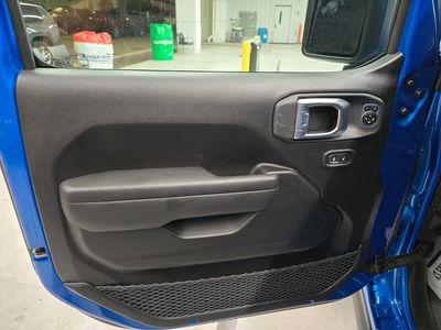 2026 Jeep Wrangler - Photo 14