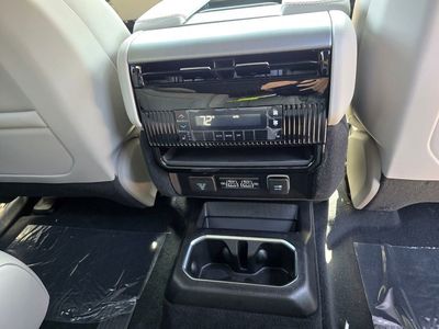 2026 Jeep Grand Wagoneer - Photo 37