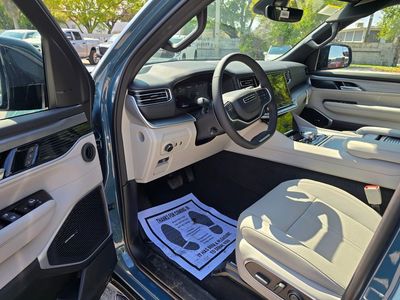 2026 Jeep Grand Wagoneer - Photo 16
