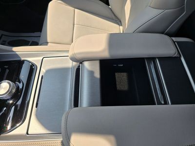 2026 Jeep Grand Wagoneer - Photo 26