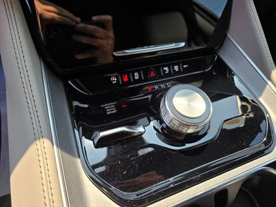 2026 Jeep Grand Wagoneer - Photo 28