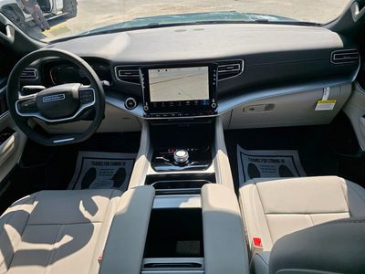 2026 Jeep Grand Wagoneer - Photo 38