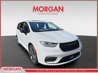 2026 Chrysler Pacifica Select in Bright White Clearcoat — front three-quarter view