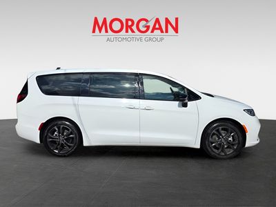 2026 Chrysler Pacifica — photo 7 view