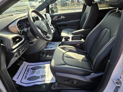 2026 Chrysler Pacifica — photo 17 view