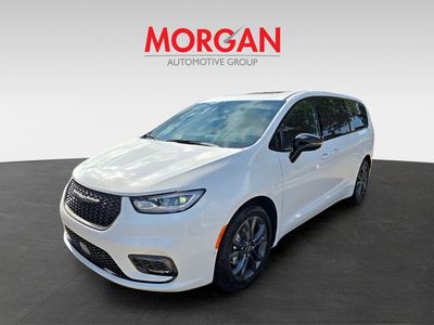 2026 Chrysler Pacifica — side profile view