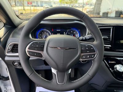 2026 Chrysler Pacifica — photo 17 view