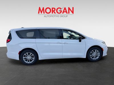2026 Chrysler Pacifica — photo 7 view