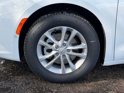 2026 Chrysler Pacifica — photo 9 view
