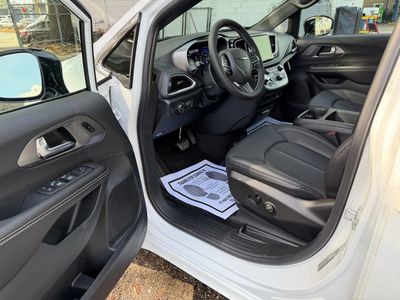 2026 Chrysler Pacifica — photo 15 view